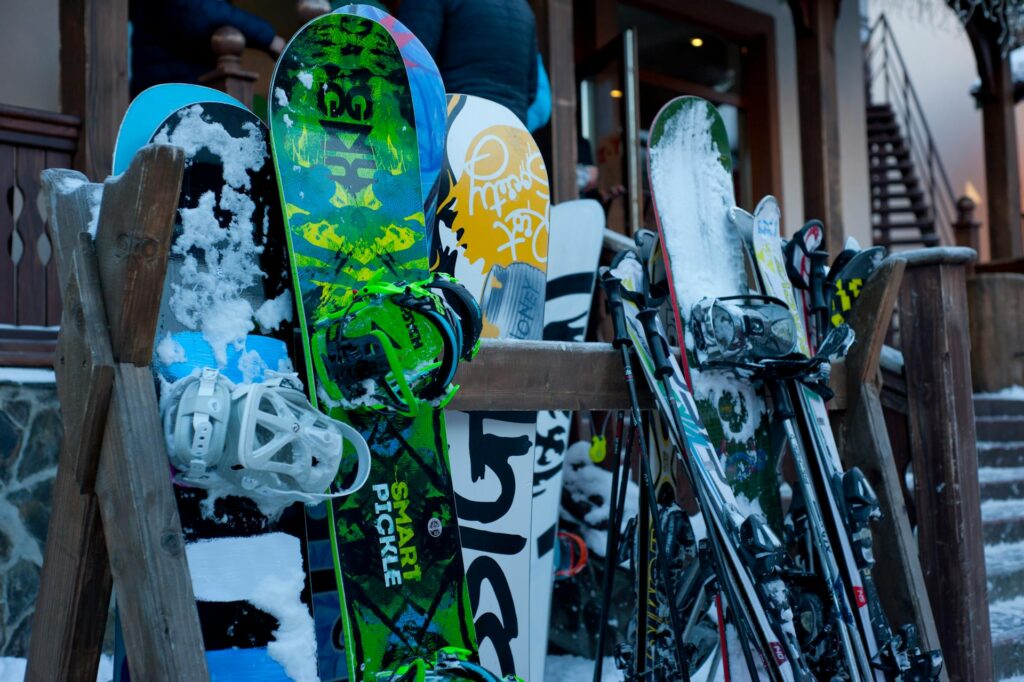 Skis grouped together