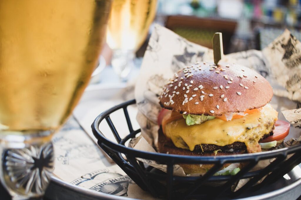 A cheeseburger in a basket